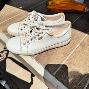 Ecco Women's Off-White Leather Sneakers Women’s 7-7.5